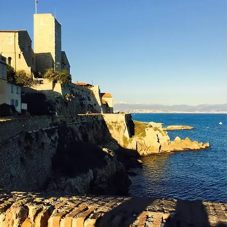 Exceptionnel Loft Vieil Mer A Pieds * Αντίμπ